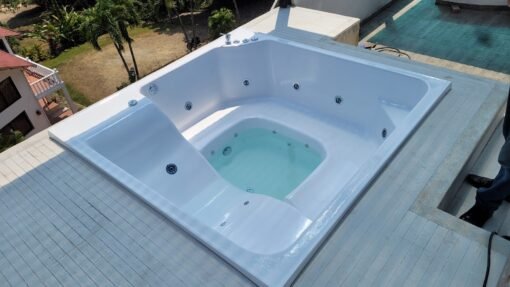 JACUZZIS PARA 4 A 8 PERSONAS